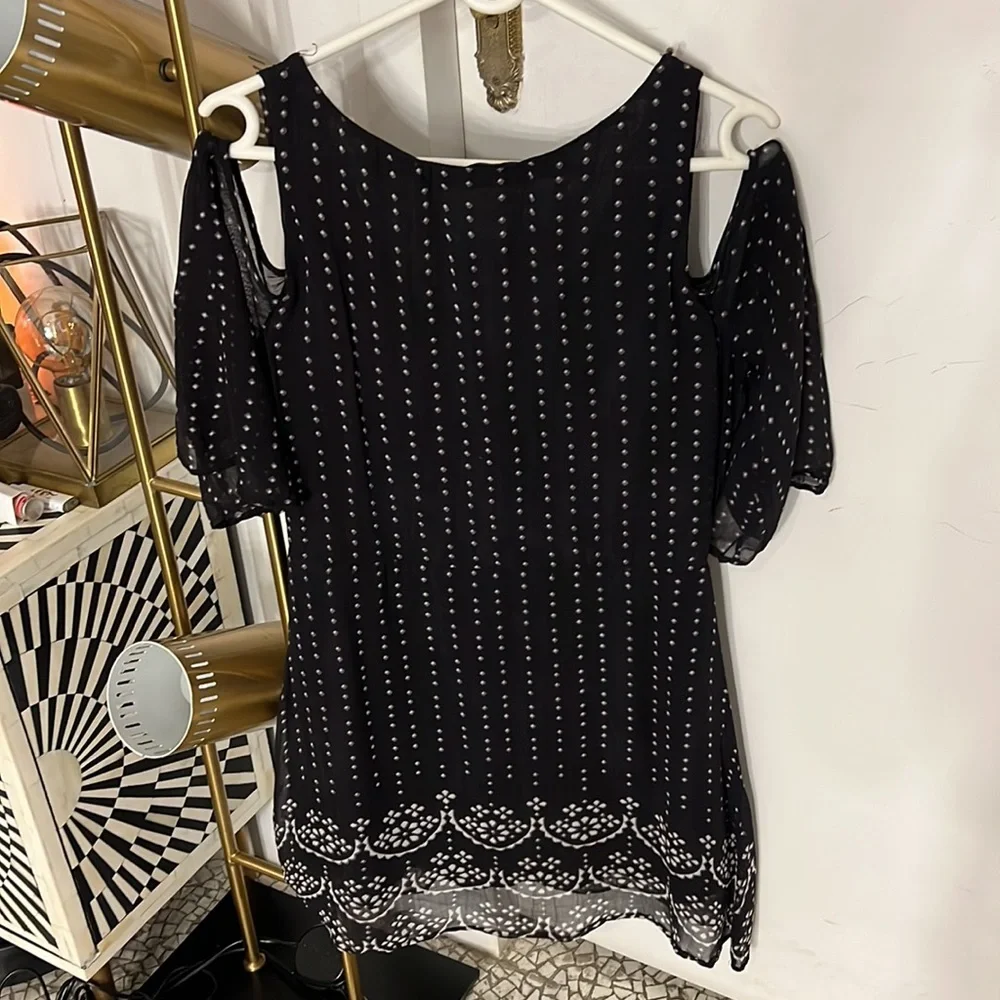 Love Generation Dress with Off Shoulder Sleeeve - Picture 4 of 5